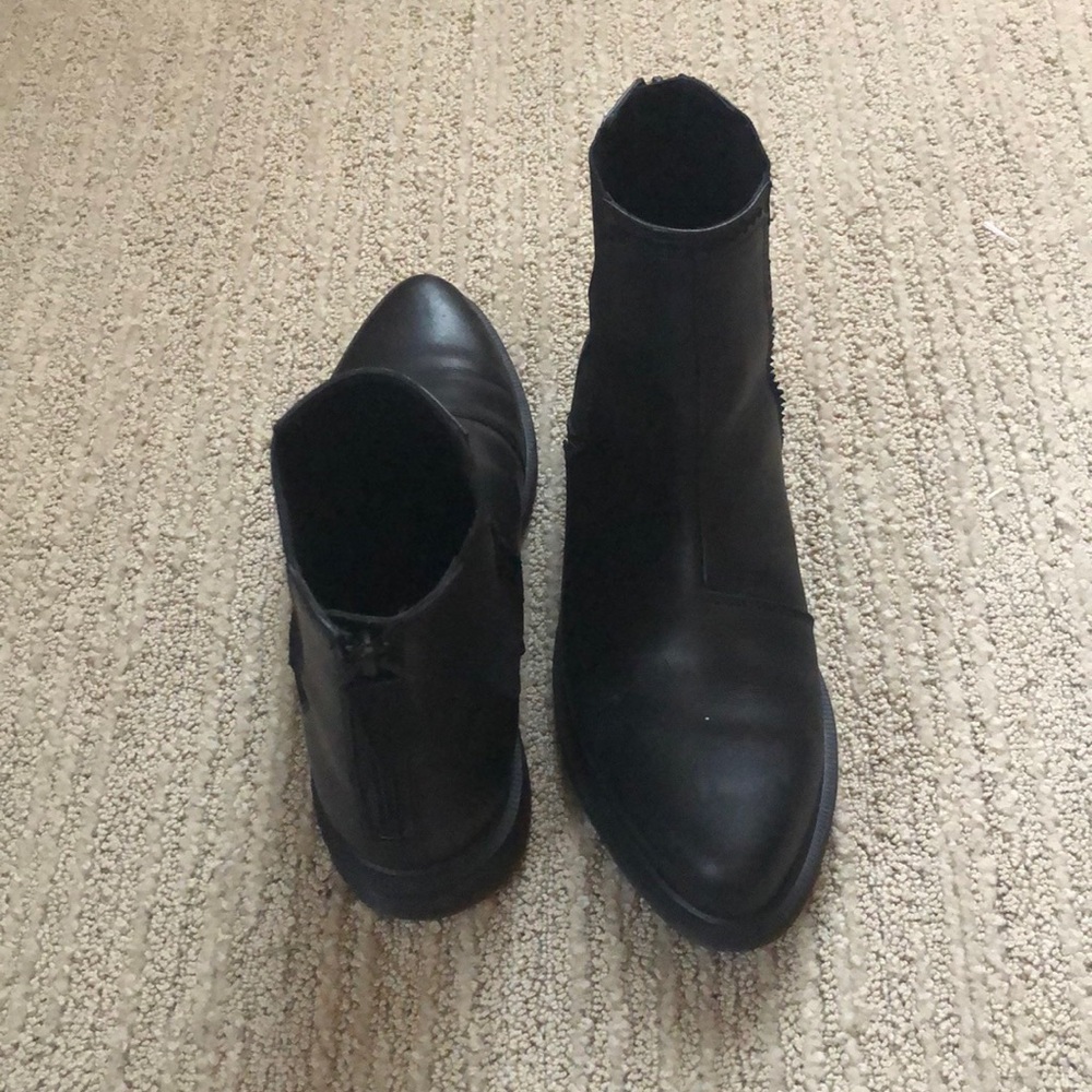 Dr Martens woman’s size 7 boots.